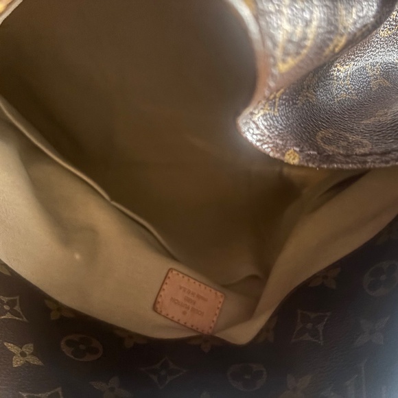 Louis Vuitton Artsy MM - Picture 7 of 10